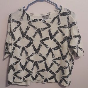 Quarter sleeve cropped blouse.